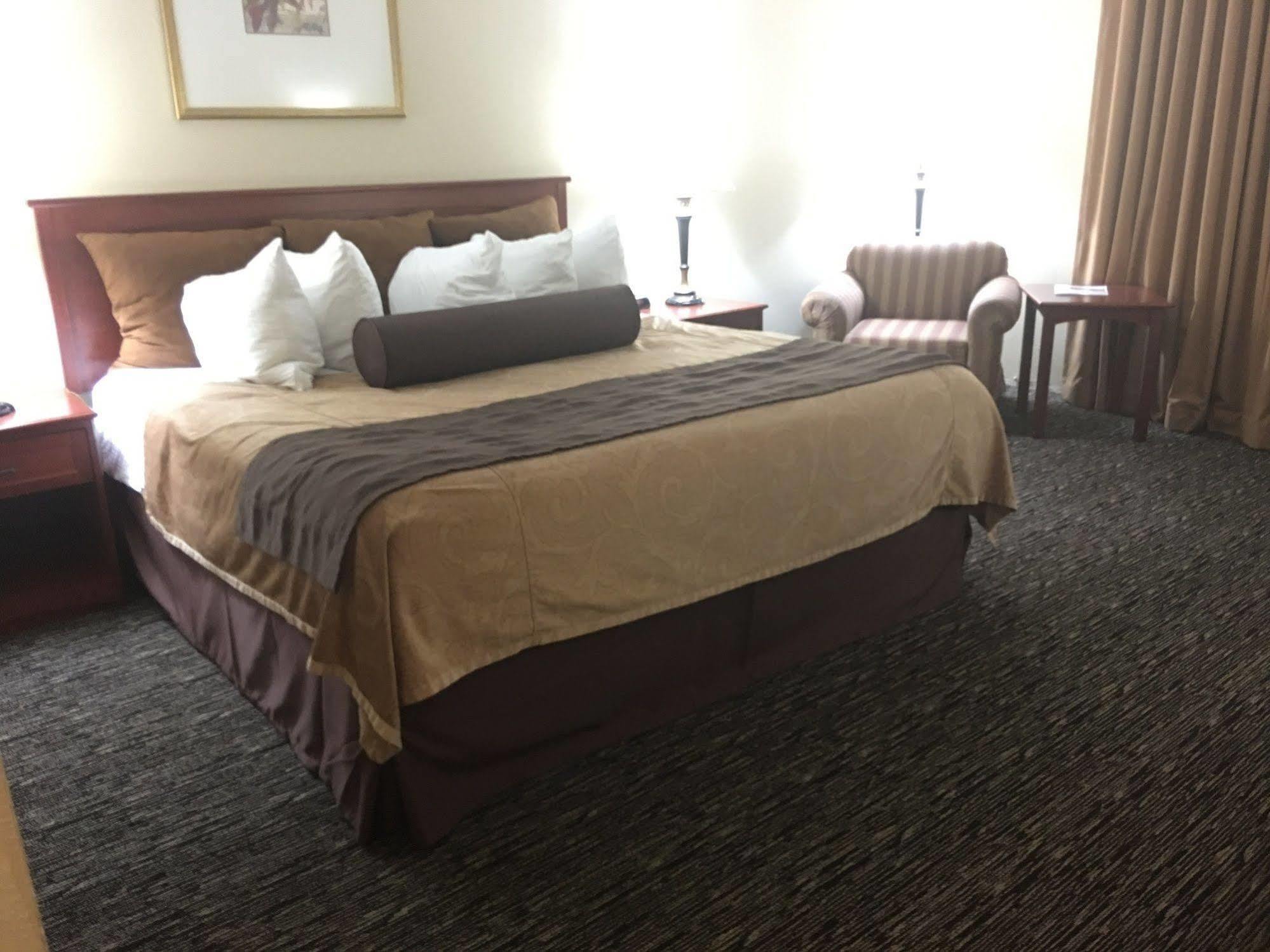 Chicago Club Inn & Suite Oakbrook Terrace Eksteriør billede